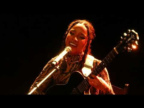 Lianne La Havas - "Sour Flower" (Live in New York City)