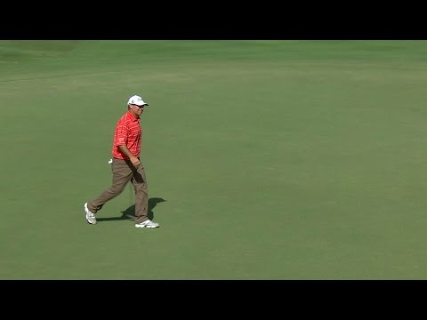 Chris Smith drains a 34-foot birdie on No. 17 at FedEx St. Jude