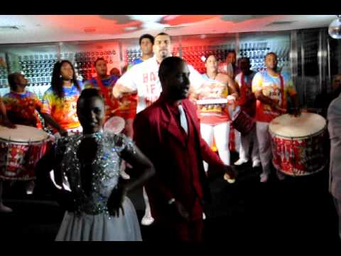Samba da Porto da Pedra para o Carnaval de 2012 durante festa de protótipos