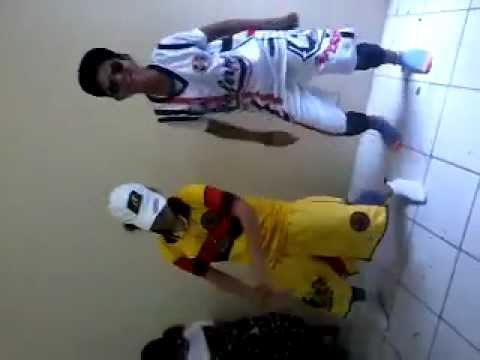 SKILO E DERK E INSANO E RASTRO - VAI CAMINHANDO RETO (Stefane e Natally Versão)