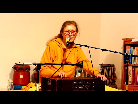 YOGA "Ankommenstunde"  mit Ananda Devi - Yoga Vidya Mittelstufe Live - 16:30 Uhr 04.06.2021