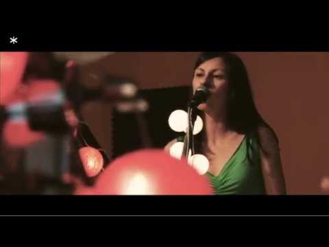 Élena · Plou ( Concerts privats · Minifilmstv )