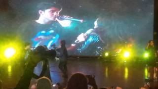 Download lagu Ku tak bisa - Aliando ft Prilly || Mini concert 18 desember mp3