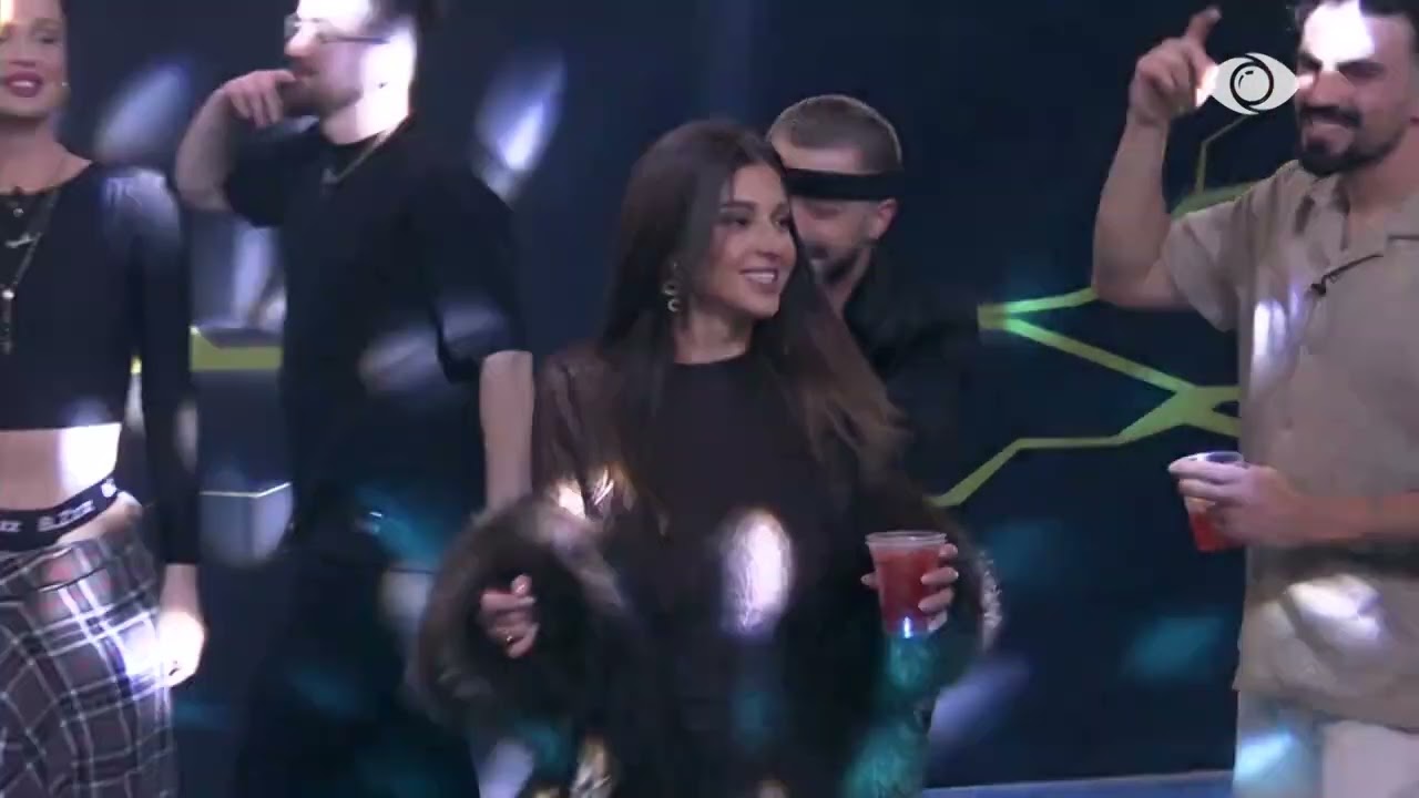 Vijon atmosfera në shtëpi/ Gjesti dhe Loredana kërcejnë së bashku