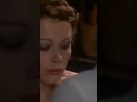 Emmanuelle (1974) - Emmanuelle In The Mirror