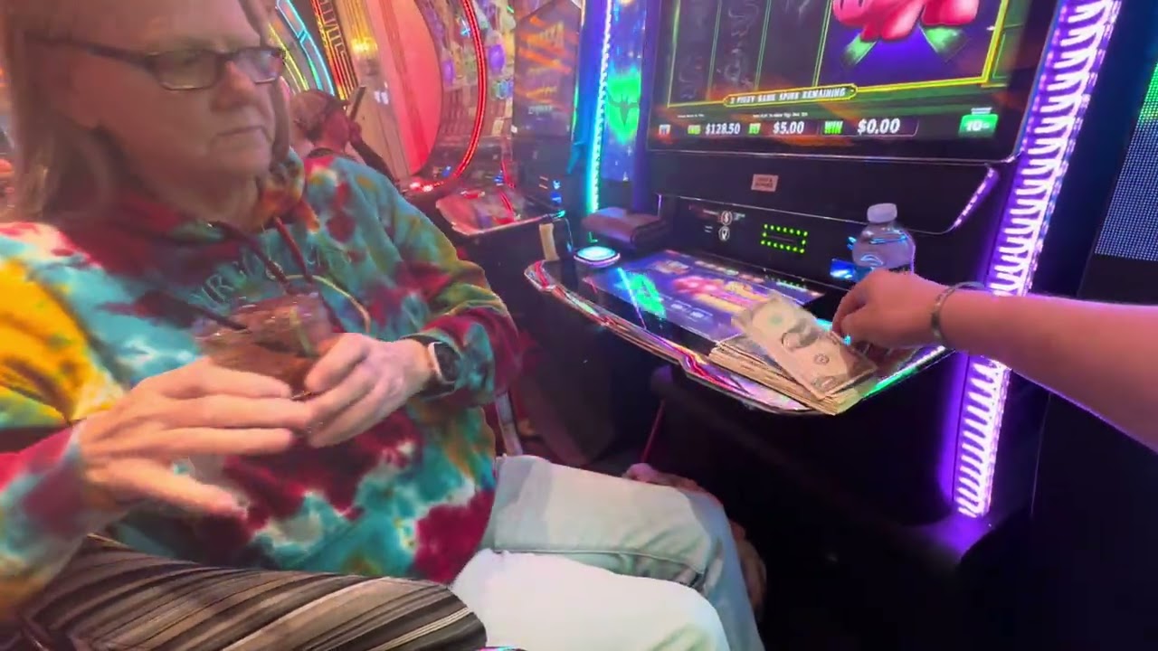 PIGGIE WHEEL FEATURE!!! #slots #casino #slotmachine #slotwin #jackpot #bonusfeature #casinogames