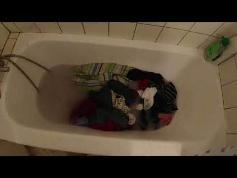 MongoTV_5468 - Del 5 - VASKER SENGETØJ I BADEKAR SØNDAG - Skylning - Tørrestativ