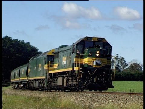 Freight Australia "G', "X" & "T" class locomotives - initial NSW grain operations - April 2000