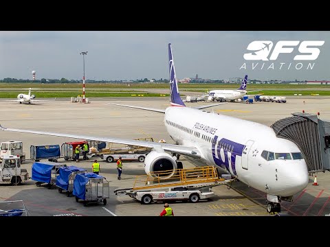 LOT Polish Airlines - 737 800 - Classe Executiva - Moscou (SVO) para Varsóvia (WAW) | RELATÓRIO DE VIAGEM