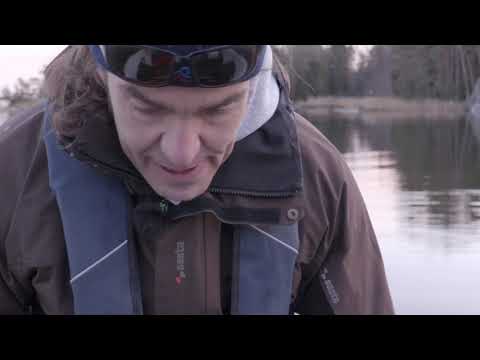 Hauen käsittely ja koukun irroitus hauen suusta. - How to handle and unhook a pike