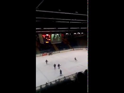 Bitka HC SLOVAN USTI NAD LABEM VS. BENATKY NA JIZEROU ... SOBOTKA JE BOREC