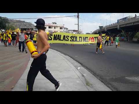 "Camara Sur Oscura EN MARCHA EN LAS MALAS SOLO NOSOTROS" Barra: Sur Oscura • Club: Barcelona Sporting Club • País: Ecuador