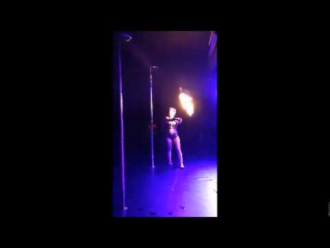 Keelin Ashton Show Fire Pole Dance The Mass au Cabaret les 3 Rythmes Lyon