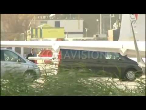 Pamje nga arrestimi i Haradinajt në aeroport (KOHA.NET)