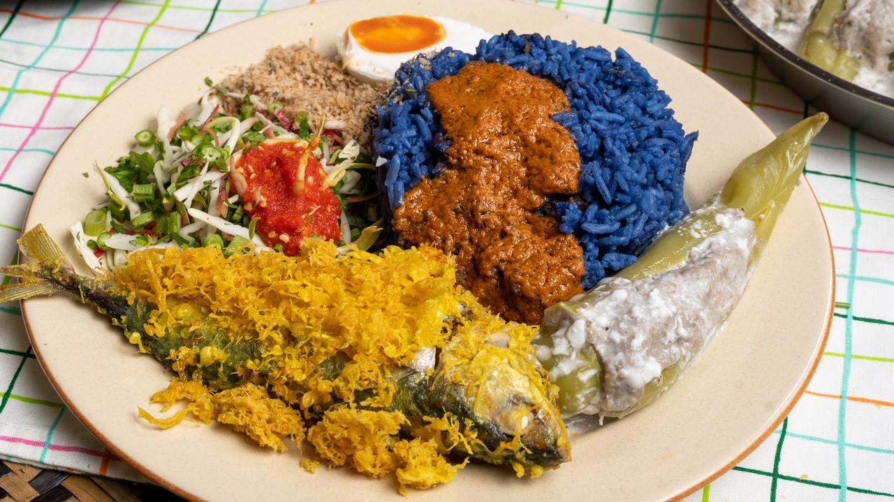 Nasi Kerabu Kelantan Lengkap Dengan Solok Lada, Kuah Tumis & Budu Masak