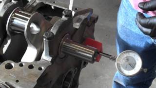 Checking Crankshaft thrust (endplay).MP4