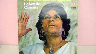 Kadr z teledysku Oración del tabaco tekst piosenki María Rodríguez