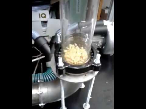Demonstrace fluidního kotle - vědecký výrobník popkornu