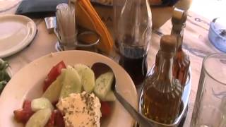 preview picture of video 'Enjoy a greek salad avythos beach kefalonia'