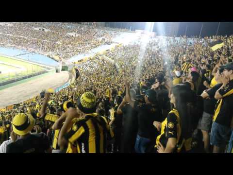 "Hinchada Peñarol vs defensor 5-1" Barra: Barra Amsterdam • Club: Peñarol • País: Uruguay