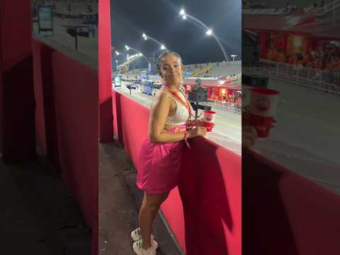 Assistimos o carnaval de São Paulo no Camarote Essepê. Mais infos nos comentários #carnaval #anhembi