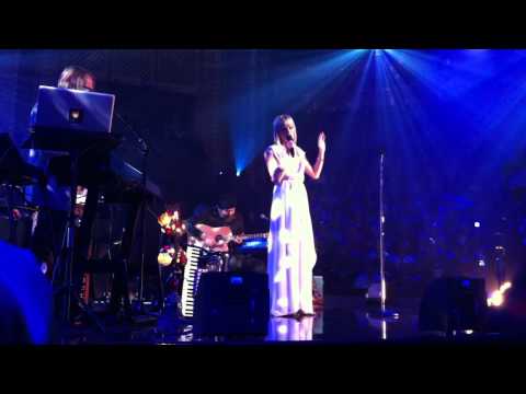 Late Night Alumni with Kaskade - January 12, 2012 Live Performance Moonwalking