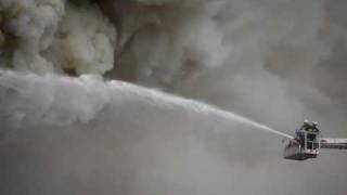 preview picture of video 'Požar uničil poslopje Rutar v Dobrli vasi'
