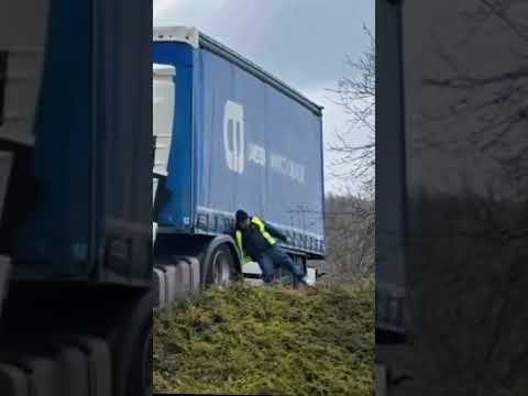 Drunken fail! 💥 unknownartist #automobile #lkw #camion #bigrig #hgv #lorry #driver #fahrer #job
