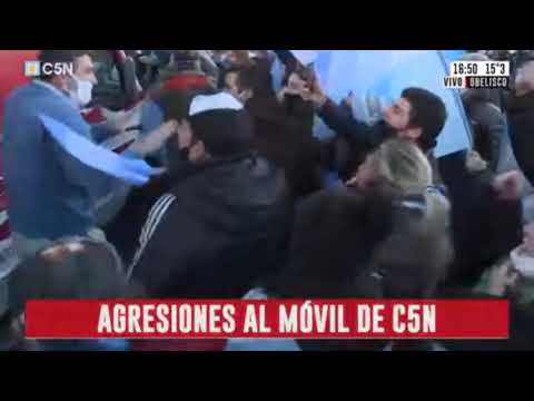 Crudas imágenes del ataque de hinchas del Covid a periodistas de C5N