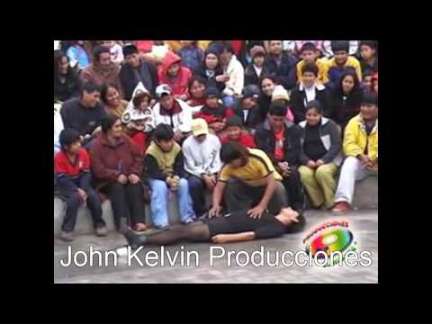 Comicos ambulantes 2014--marcianitos de la risa --visagra y huancaino ---la estatua