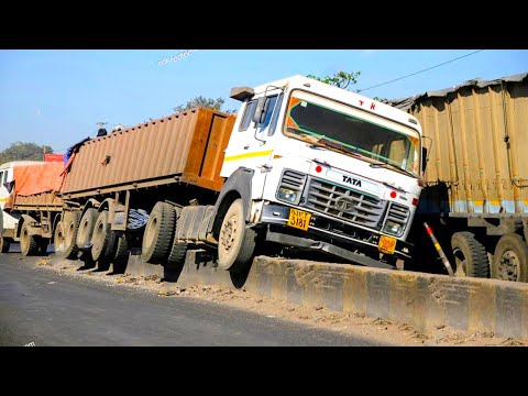 IDIOTS VS TRUCKS Crash Compilation | Truck Smashing Into Bridge | Stone Transport By Heavy Equipment
