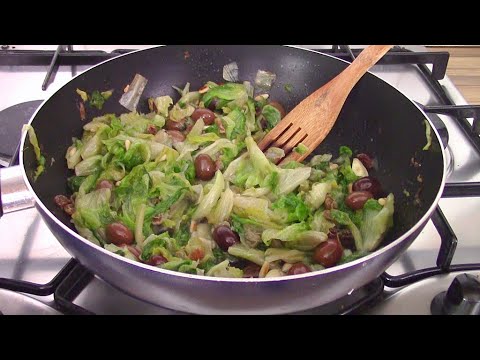 NEAPOLITAN-STYLE ESCAROLA: An easy and delicious recipe for cooking escarole.