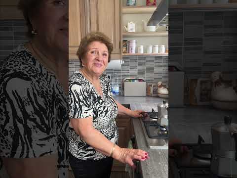 How Nonna makes espresso ☕️ using a caffettiera (moka pot)