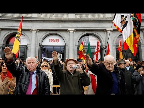 Franco-Anhänger greifen 3 FEMEN-Aktivistinnen an