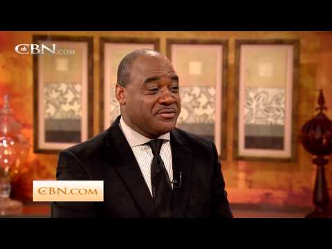700 Club Interactive: The Miracle Man  - April 11, 2014