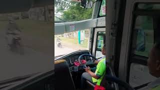 Download lagu Aksi supir bus efisiensi di jalan santai... mp3