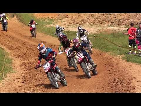 Disputa intensa, ultrapassagens e tombo na ultima curva nas 230cc