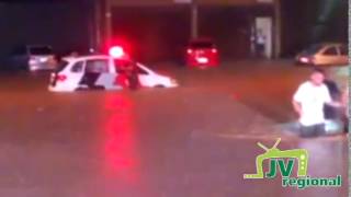 preview picture of video 'Alagamentos e motoristas resgatados na Av. Sorocaba, em Várzea Paulista'