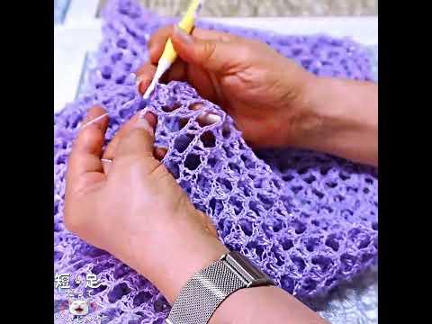 透かしキャミ編んでたら白猫がずっと横で見てる！　#白猫 #百均 #かぎ針編み