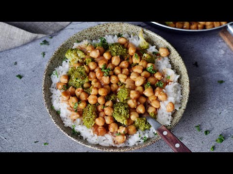 Garlic Broccoli Stir-Fry With Chickpeas (Easy Recipe)
