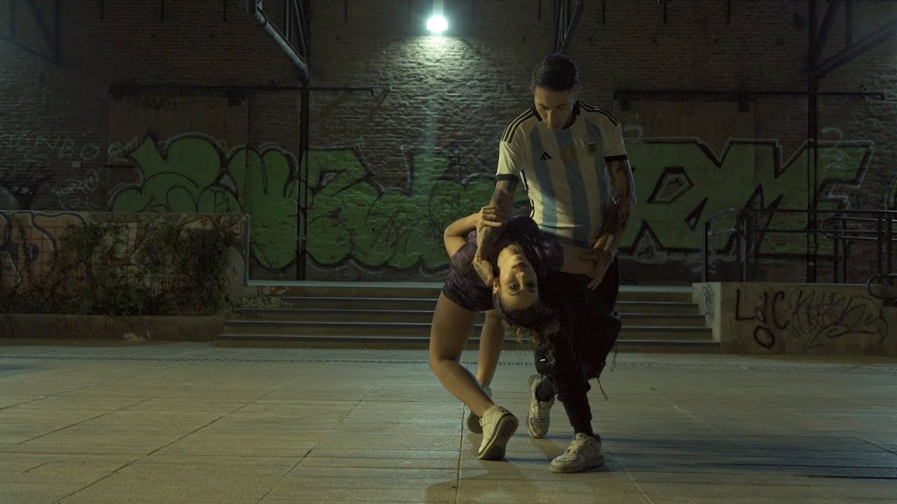 Video thumbnail for JULIAN SANCHEZ & BRUNA ESTELLITA -  Duki: Bzrp Music Sessions, Vol. 50