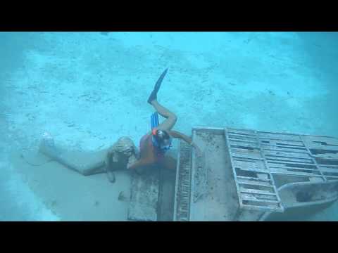 Die versenkte Claudia Schiffer