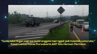 Mobil Barracuda Milik Brimob Terguling di Tol Cipularang