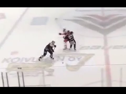 Jere Karalahti taklaa Markus Poukkulaa 21.9.2013