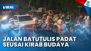 JALAN BATUTULIS PADAT MERAYAP setelah Rombongan Kirab Mahkota Binokasih Lewat Semua