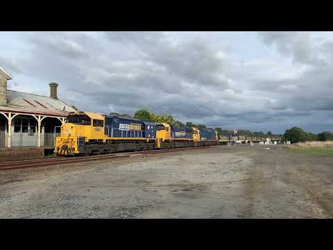 XR555 XR554 BL34 On A Down Broad Gauge Grain Train At Meredith