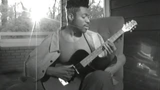 Moses Sumney - Keeps Me Alive