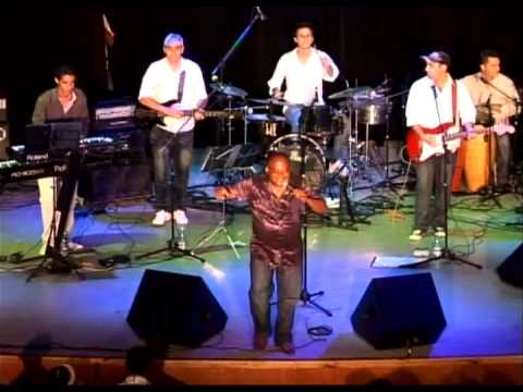 Waldo Mendoza en Concierto