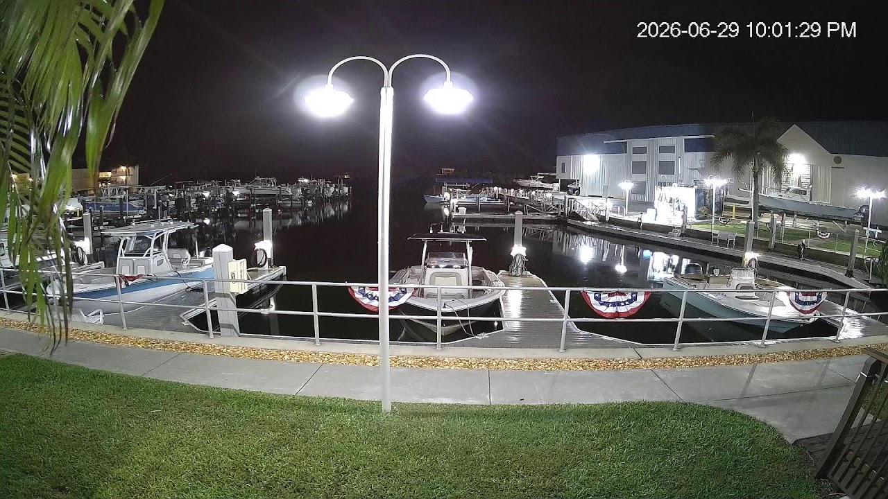 Live webcam view of Muelles del puerto deportivo Four Winds