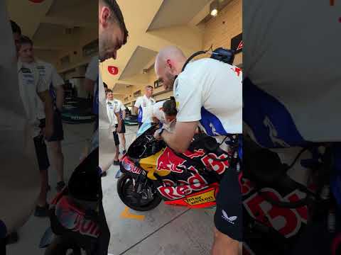 Everyone wants to get a look 🤯👀 @MotoGP #F1 #RedBullRacing #USGP
